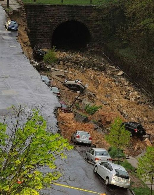Baltimore Road Collapses And Takes Cars With It (6 pics)