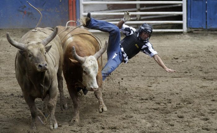 Extreme Action Shots From The Rodeo (20 pics)