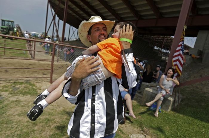 Extreme Action Shots From The Rodeo (20 pics)