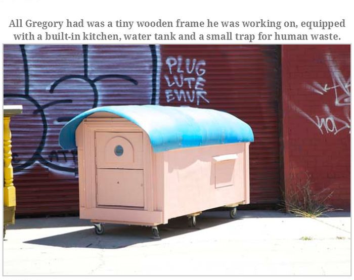 Homeless Shelters Made Out Of Yesterday's Garbage (25 pics)