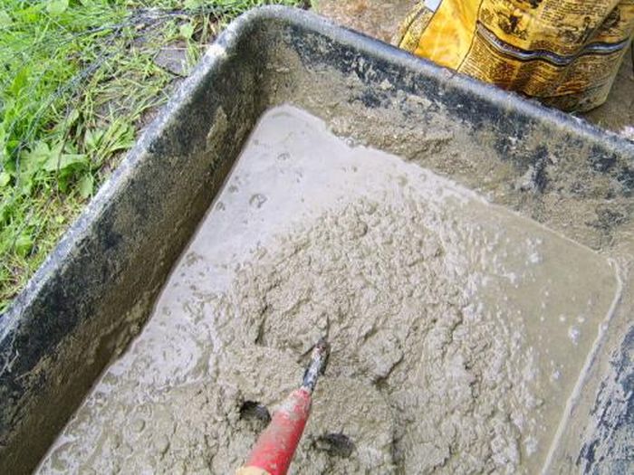 The Easiest Way To Build A Concrete Birdbath (14 pics)