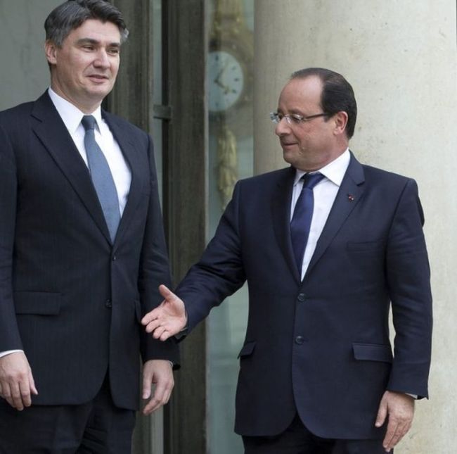 French President Is Terrible At Handshakes (12 pics)