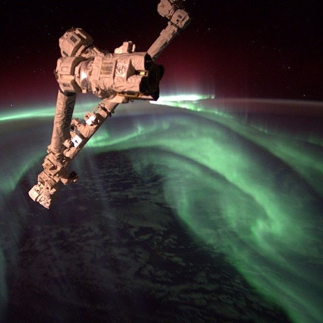Breathtaking Photos From The International Space Station (41 pics)