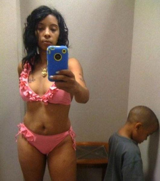 Moms Should Not Be Taking Selfies Like This (34 pics)