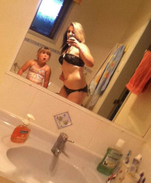Moms Should Not Be Taking Selfies Like This (34 pics)