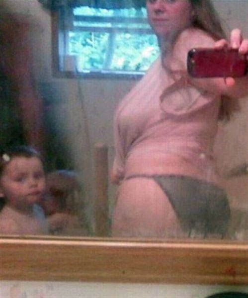 Moms Should Not Be Taking Selfies Like This (34 pics)