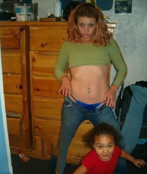 Moms Should Not Be Taking Selfies Like This (34 pics)