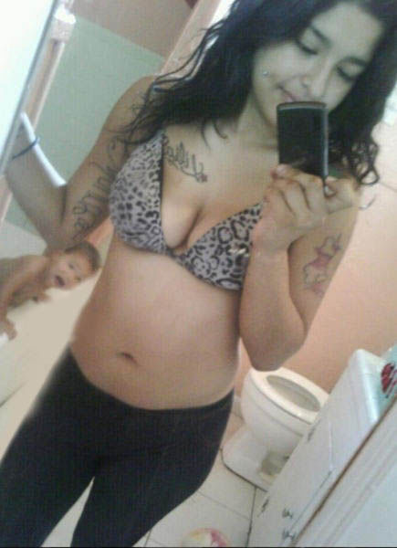 Moms Should Not Be Taking Selfies Like This (34 pics)