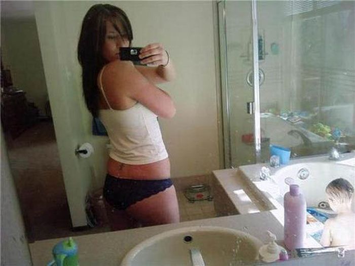 Moms Should Not Be Taking Selfies Like This (34 pics)