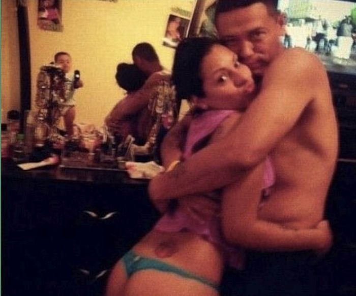 Moms Should Not Be Taking Selfies Like This (34 pics)