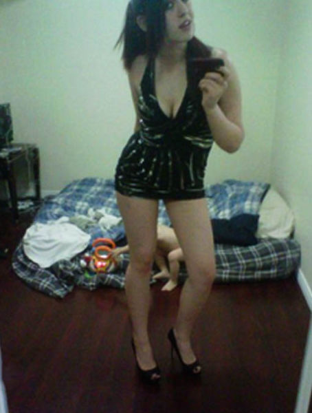 Moms Should Not Be Taking Selfies Like This (34 pics)