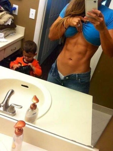 Moms Should Not Be Taking Selfies Like This (34 pics)