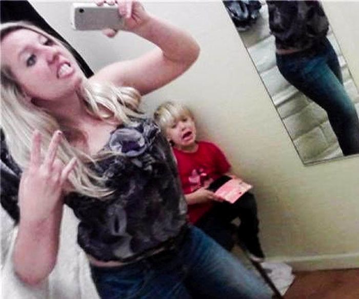 Moms Should Not Be Taking Selfies Like This (34 pics)
