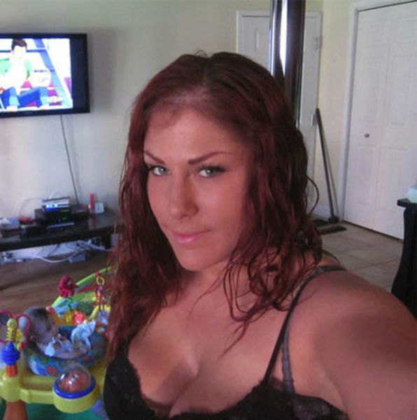 Moms Should Not Be Taking Selfies Like This (34 pics)