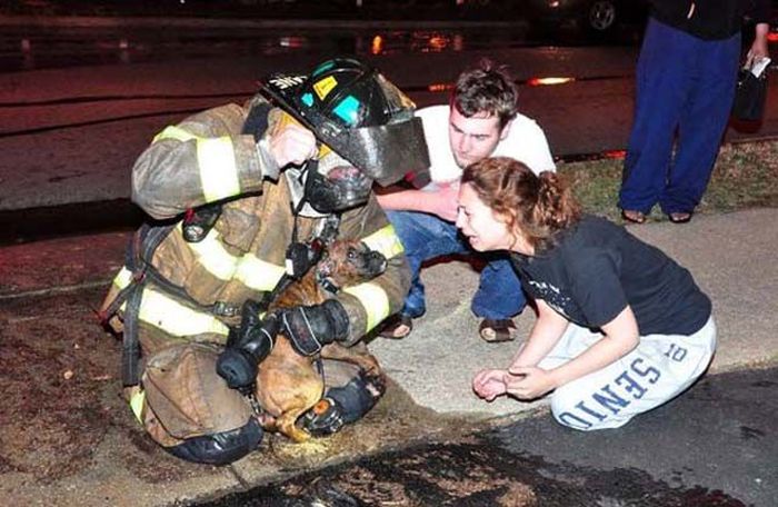 Some Of The Bravest Firefighters You'll Ever See (24 pics)