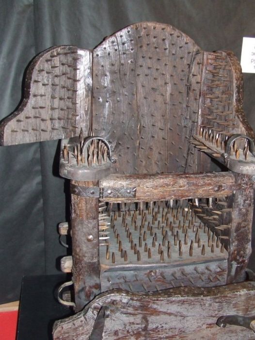 Medieval Torture Devices You Never Want To Encounter (21 pics)