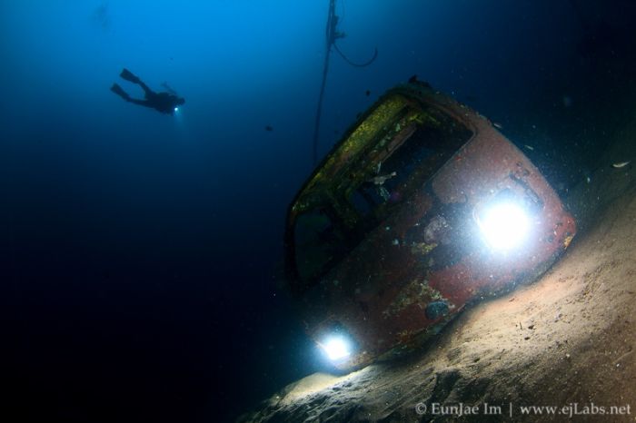 You Won't Believe What These People Found Underwater (79 pics)