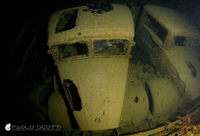 You Won't Believe What These People Found Underwater (79 pics)