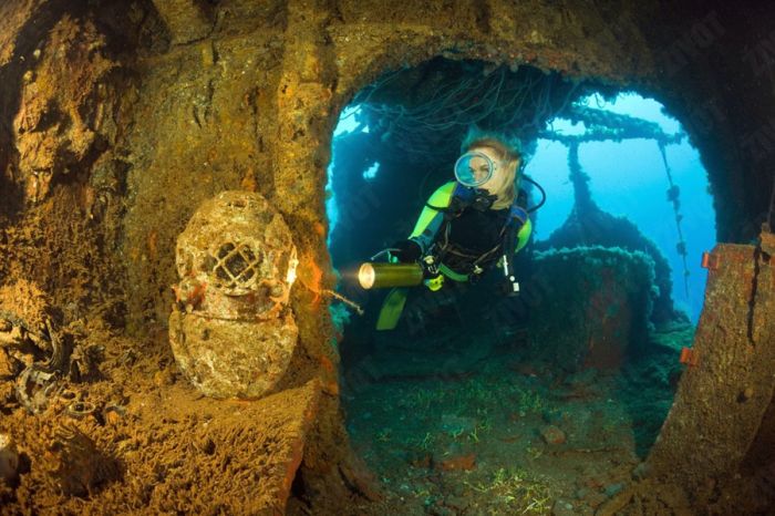 You Won't Believe What These People Found Underwater (79 pics)