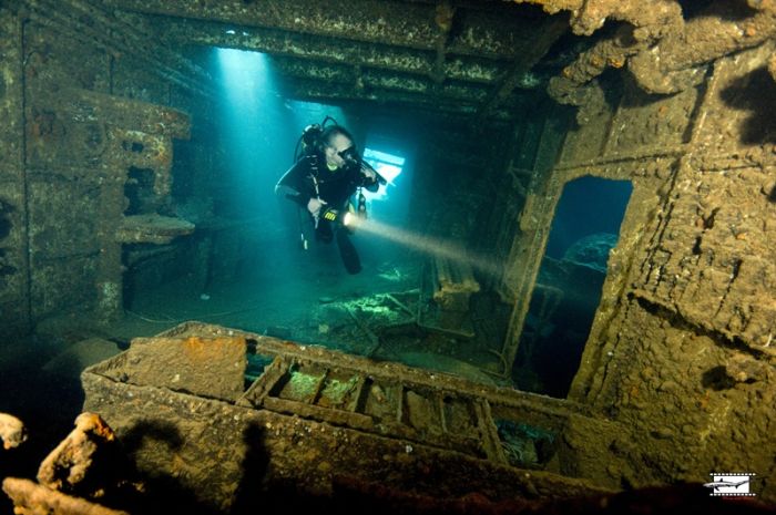 You Won't Believe What These People Found Underwater (79 pics)