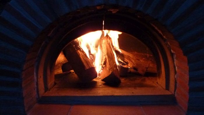 This Homemade Brick Oven Makes Awesome Pizza (33 pics)