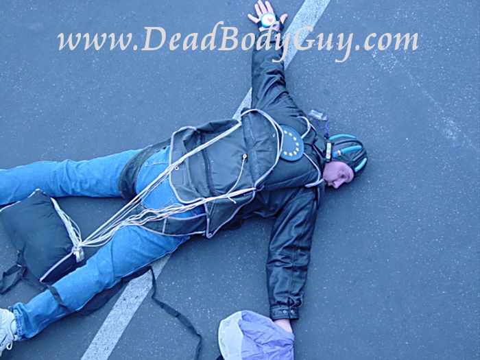 Nobody Plays Dead Like Dead Body Guy (17 pics)