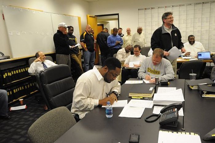 Get An Inside Look At The NFL Draft War Rooms (17 pics)