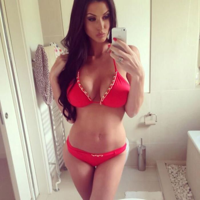 Nothing Looks Better Than A Babe In A Bikini (46 pics)