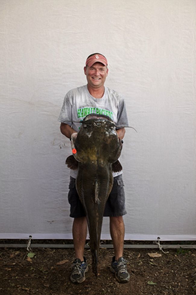 Would You Noodle These Giant Catfish? (32 pics)