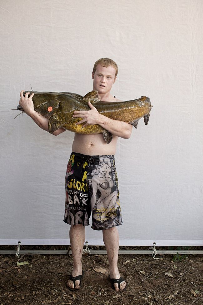 Would You Noodle These Giant Catfish? (32 pics)