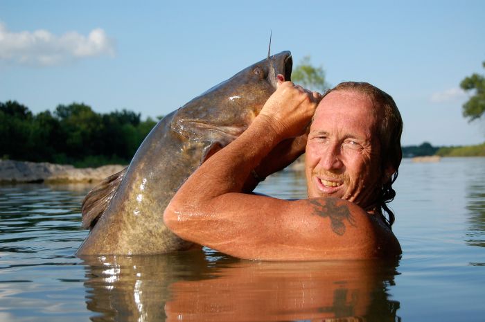 would-you-noodle-these-giant-catfish-32-pics