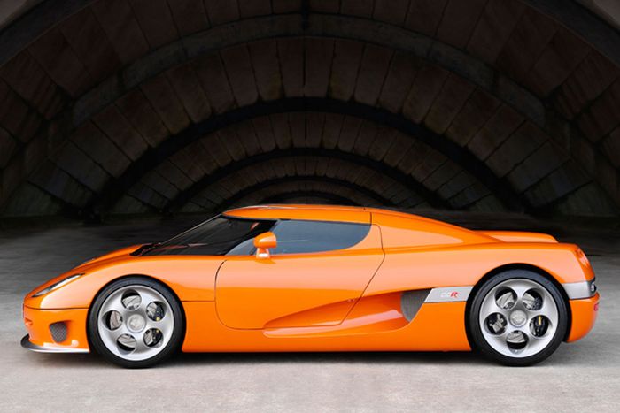 The 10 Fastest Cars Out On The Street (10 pics)
