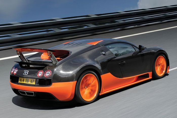 The 10 Fastest Cars Out On The Street (10 pics)