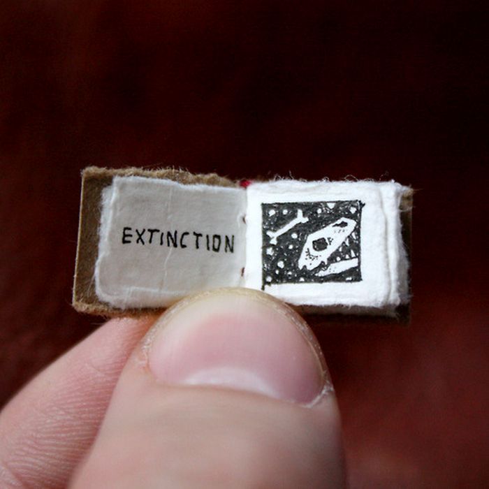 The World Explained By The Mini Book of Major Events (9 pics)