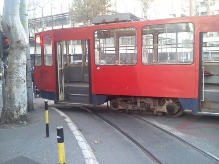 Things You Will Only See While Commuting In Serbia (58 pics)