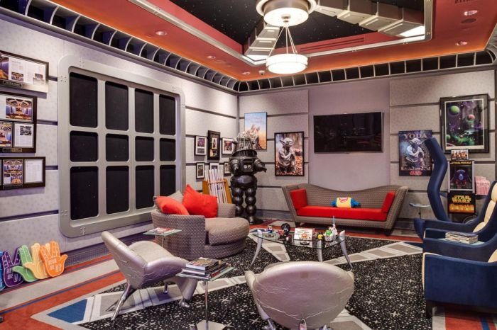This House Has A Star Trek And A Call Of Duty Room (23 pics)