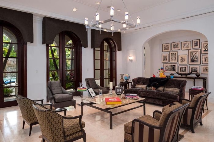This House Has A Star Trek And A Call Of Duty Room (23 pics)