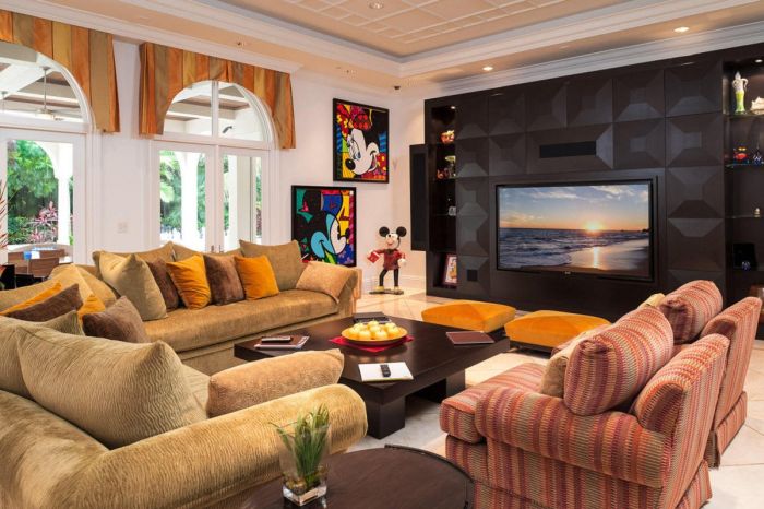 This House Has A Star Trek And A Call Of Duty Room (23 pics)