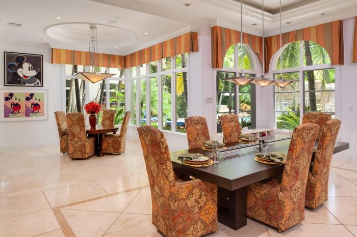 This House Has A Star Trek And A Call Of Duty Room (23 pics)
