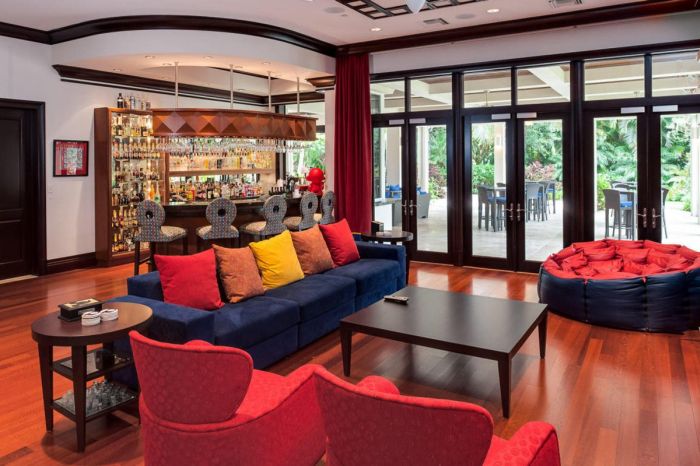 This House Has A Star Trek And A Call Of Duty Room (23 pics)