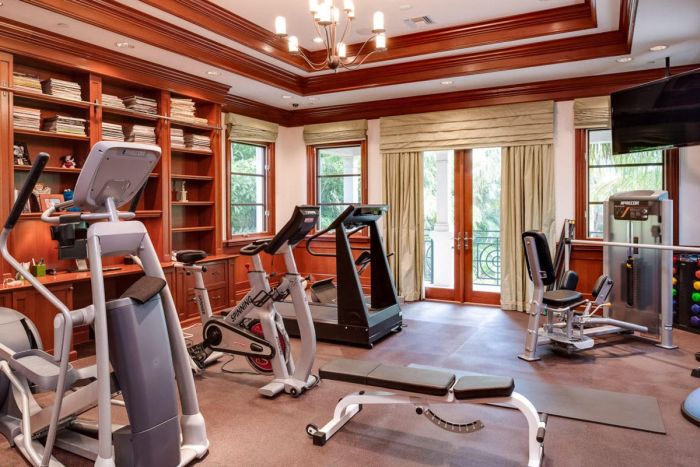 This House Has A Star Trek And A Call Of Duty Room (23 pics)