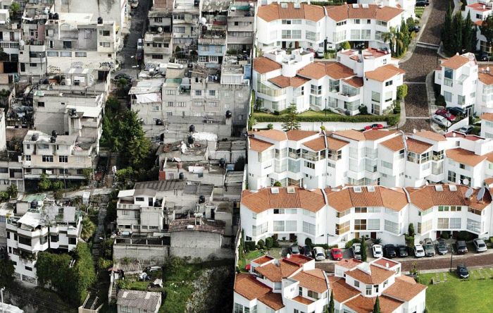 The Difference Between Rich And Poor In Mexico (4 pics)