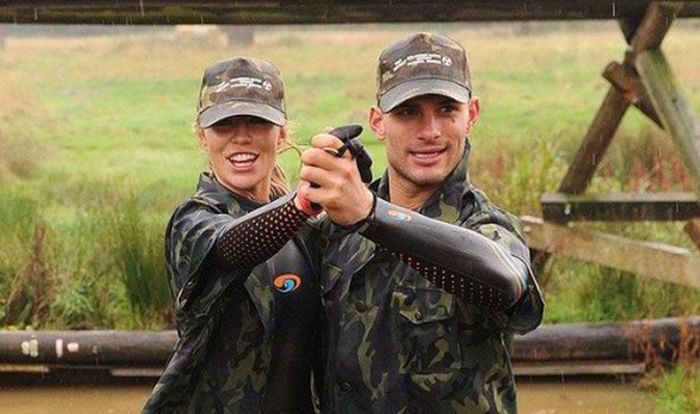 Model Abbey Clancy Gets Down And Dirty (19 pics)