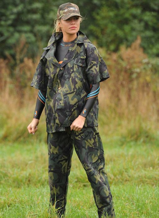 Model Abbey Clancy Gets Down And Dirty (19 pics)