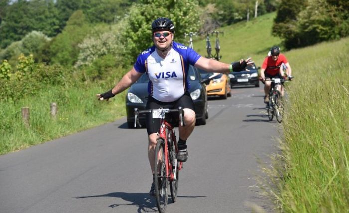 If You Ride A Bike With No Hands Then Don't Fall (8 pics)