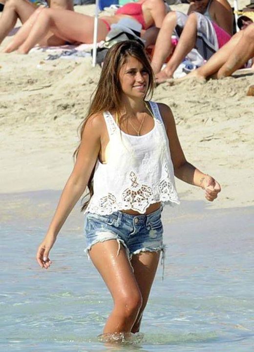 Antonella Roccuzzo Is Living The Life (26 pics)