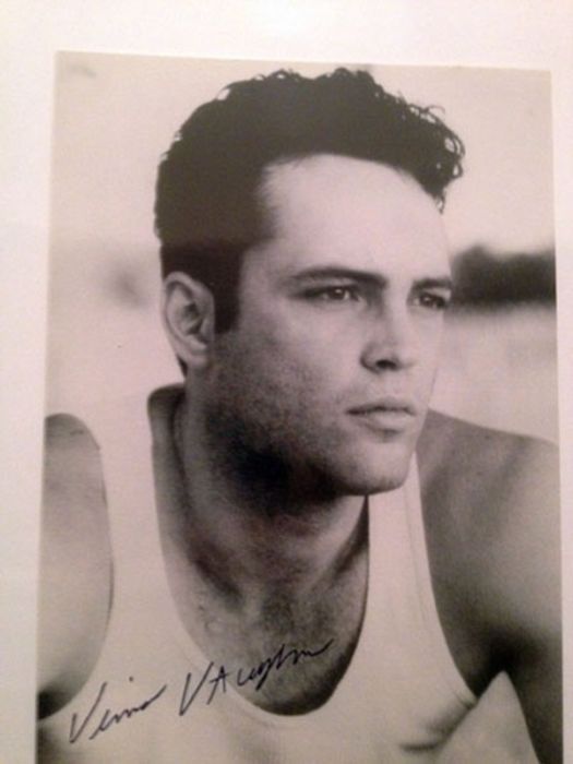 50 Autographs From 50 Iconic Celebrities (51 pics)