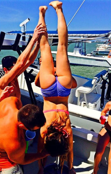 These Girls Are Pros When It Comes To Kegstands (62 pics)