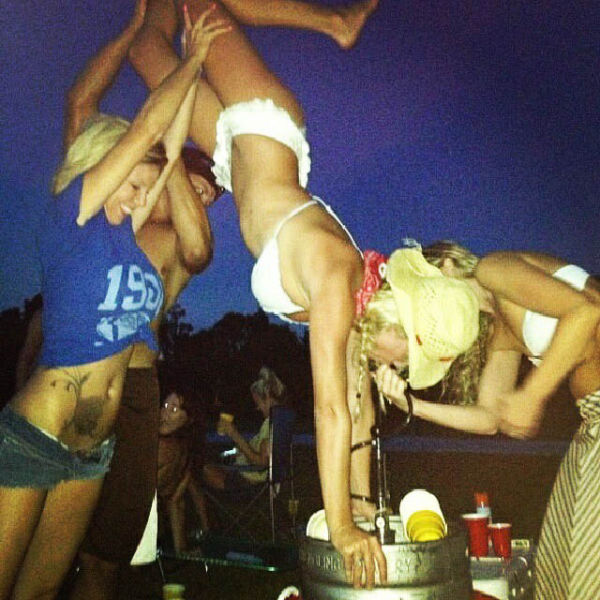 These Girls Are Pros When It Comes To Kegstands (62 pics)