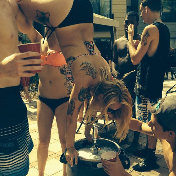 These college girls are pros at kegstands. 